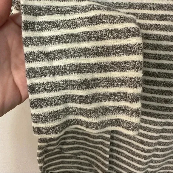 Theory Long Sleeve Gray & White Stripe Crew Neck Hi/Lo Cotton Sweater Size S GUC - Picture 6 of 8